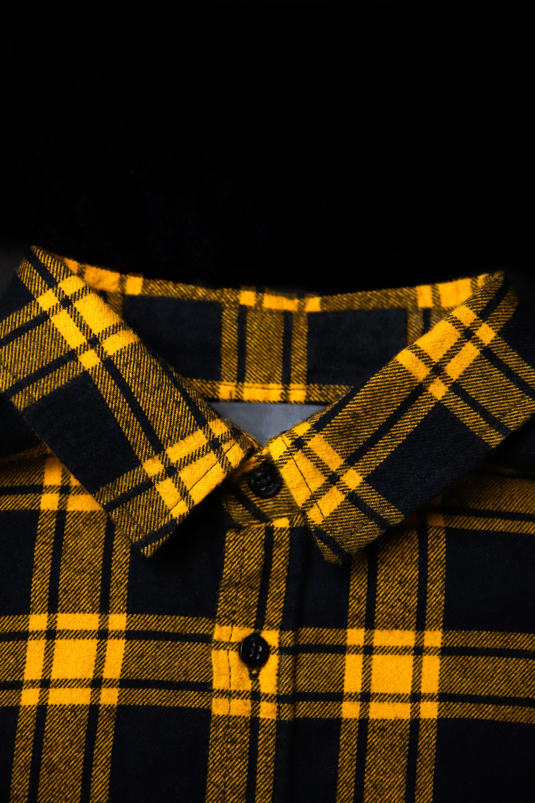 defocus black and yellow checkered shirt. gingham tablecloth bac